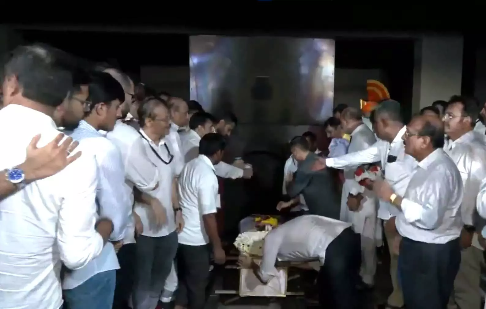 BIG BREAKING: पंचतत्व में विलीन हुए पूर्व मुख्यमंत्री विजय रूपाणी BIG BREAKING: पंचतत्व में विलीन हुए पूर्व मुख्यमंत्री विजय रूपाणी