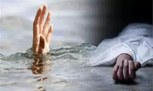 Up News :राप्ती नदी में नाव पलटने से एक ग्रामीण की डूबने से मौत