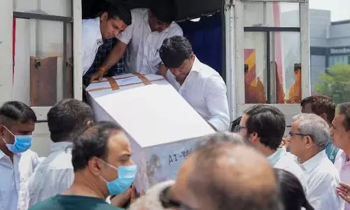 विमान हादसा अहमदाबाद, 33 परिवार को मिला डेड बॉडी , DNA टेस्ट जारी विमान हादसा अहमदाबाद, 33 परिवार को मिला डेड बॉडी , DNA टेस्ट जारी