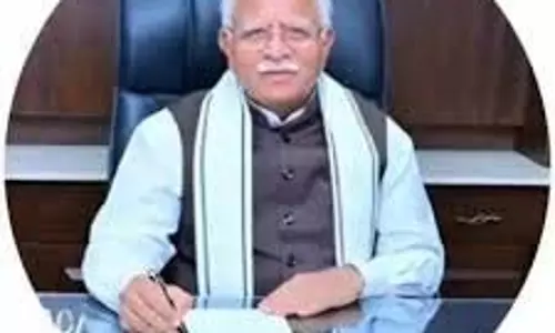 खट्टर, एनडीएमसी अधिकारी ने सरोजिनी नगर में सरकारी क्वार्टरों का निरीक्षण किया