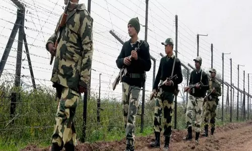 BSF ने 5 तस्करों को पकड़ा, मवेशियों को बचाया, तस्करी का सामान जब्त किया BSF ने 5 तस्करों को पकड़ा, मवेशियों को बचाया, तस्करी का सामान जब्त किया