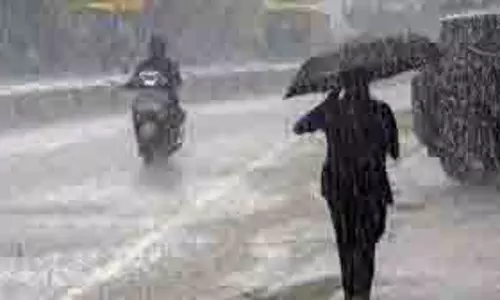 UP Weather: मानसून की पहली बारिश से मौसम हुआ सुहाना,तूफान का अलर्ट UP Weather: मानसून की पहली बारिश से मौसम हुआ सुहाना,तूफान का अलर्ट