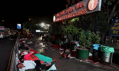 Delhi के बेघर लोग आश्रय स्थलों में संघर्ष कर रहे Delhi के बेघर लोग आश्रय स्थलों में संघर्ष कर रहे
