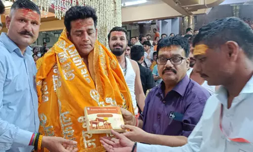 महाकालेश्वर के दर्शन को उज्जैन पहुंचे रवि किशन, भस्म आरती में हुए शामिल महाकालेश्वर के दर्शन को उज्जैन पहुंचे रवि किशन, भस्म आरती में हुए शामिल