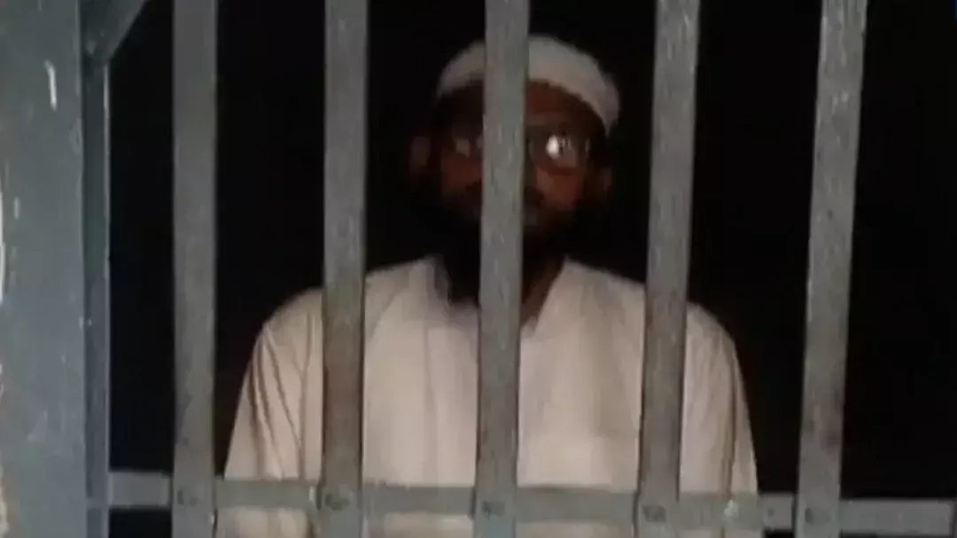 Hapur: मदरसे में नाबालिग छात्रा से दुष्कर्म Hapur: मदरसे में नाबालिग छात्रा से दुष्कर्म
