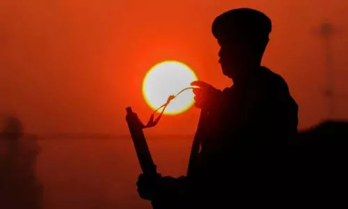 वैध कागजात होने पर भी नहीं बचा भरोसा, बंगाल के शख्स को भेजा गया बांग्लादेश वैध कागजात होने पर भी नहीं बचा भरोसा, बंगाल के शख्स को भेजा गया बांग्लादेश