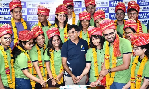 इंदौर के एलन करियर इंस्टीट्यूट का NEET रिजल्ट में जलवा, अमीषी गोयल को 289 AIR