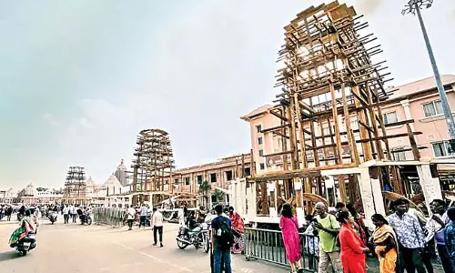 Odisha : रथ निर्माण का कार्य जोरों पर Odisha : रथ निर्माण का कार्य जोरों पर