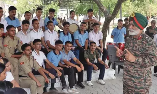 मेजर जनरल बेवली ने नगरोटा में एनसीसी कैडेटों से बातचीत की