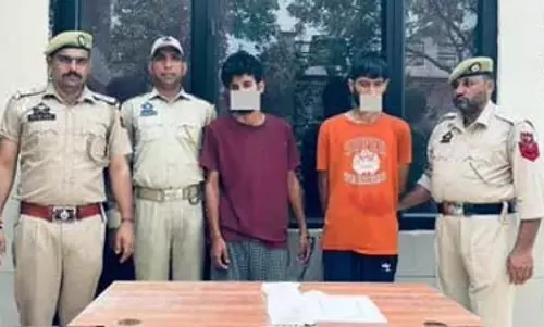 चेन स्नैचिंग का मामला सुलझा, जम्मू में 2 गिरफ्तार चेन स्नैचिंग का मामला सुलझा, जम्मू में 2 गिरफ्तार