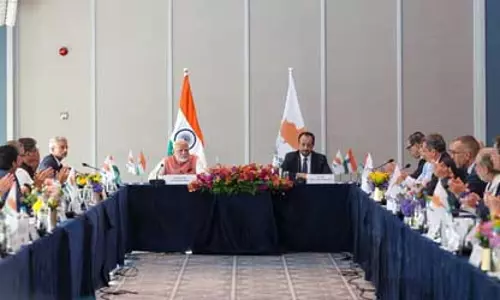 प्रधानमंत्री मोदी ने रणनीतिक संबंधों को बढ़ावा देने के लिए साइप्रस में बिजनेस राउंडटेबल इवेंट में भाग लिया प्रधानमंत्री मोदी ने रणनीतिक संबंधों को बढ़ावा देने के लिए साइप्रस में बिजनेस राउंडटेबल इवेंट में भाग लिया