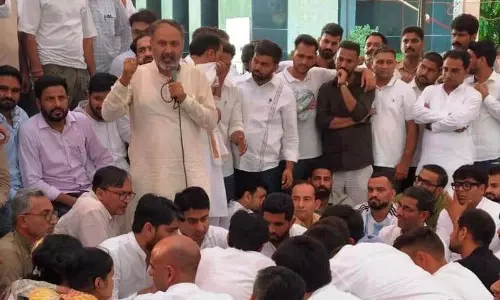 HAU ने वजीफे में कटौती पर रोक लगाई, लेकिन छात्र नरम पड़ने को तैयार नहीं HAU ने वजीफे में कटौती पर रोक लगाई, लेकिन छात्र नरम पड़ने को तैयार नहीं
