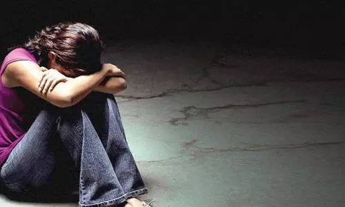 Odisha में पिता द्वारा बलात्कार किए जाने के बाद 16 वर्षीय लड़की ने आत्महत्या करने की कोशिश की Odisha में पिता द्वारा बलात्कार किए जाने के बाद 16 वर्षीय लड़की ने आत्महत्या करने की कोशिश की