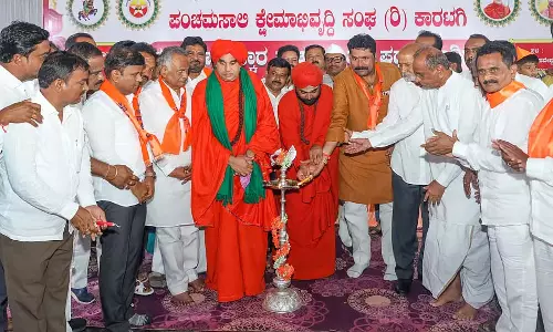 Karnataka : पंचमसाली स्वामीजी एक ही मंच पर उपस्थित