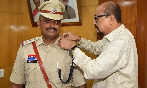 राज्यपाल की सुरक्षा में तैनात निरीक्षक के उप पुलिस अधीक्षक पदोन्नत होने पर स्टार सेरेमनी का आयोजन