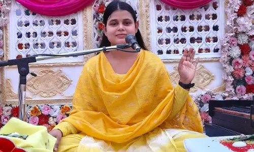 Farrukhabad: कुमारी माद्री आर्या की भजन प्रस्तुति से गूंजा आर्य समाज का पावन मंच