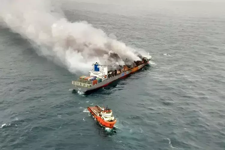 Kerala : कासरगोड, कोल्लम तटों पर रासायनिक बैरल पाए गए
