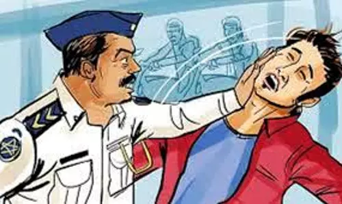 Sankisa: दरोगा ने बीजेपी कार्यकर्ता को जड़े थप्पड़ Sankisa: दरोगा ने बीजेपी कार्यकर्ता को जड़े थप्पड़