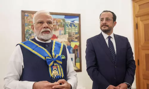 पीएम मोदी को मिला साइप्रस का सर्वोच्च सम्मान, कहा- विनम्रता और कृतज्ञता से स्वीकार करता हूं पीएम मोदी को मिला साइप्रस का सर्वोच्च सम्मान, कहा- विनम्रता और कृतज्ञता से स्वीकार करता हूं