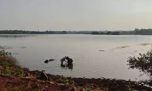 झील की भूमि पर अतिक्रमण: खतरे का रास्ता