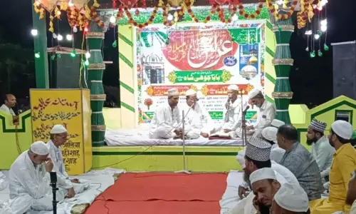 Kaimganj: हजरत बाबा जूही शाह के उर्स पर अकीदतमंदों ने की हाजिरी Kaimganj: हजरत बाबा जूही शाह के उर्स पर अकीदतमंदों ने की हाजिरी