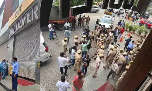 KTR के एसीबी के समक्ष पेश होने पर पुलिस ने निलोफर कैफे और तेलंगाना भवन के गेट बंद कर दिए