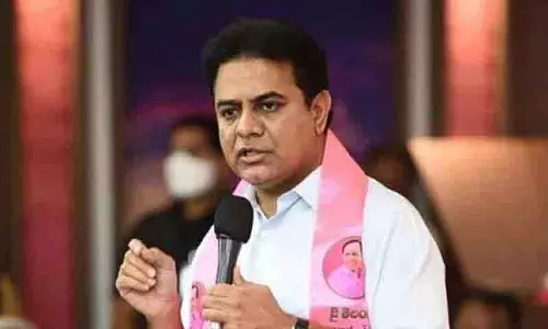 ACB की पूछताछ से पहले KTR ने कांग्रेस की विफलताओं को उजागर करना जारी रखने की कसम खाई ACB की पूछताछ से पहले KTR ने कांग्रेस की विफलताओं को उजागर करना जारी रखने की कसम खाई