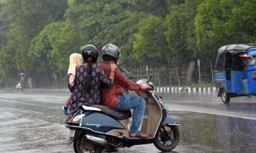 Weather update: ओडिशा में अगले पांच दिनों तक तेज हवाएं और भारी बारिश की संभावना Weather update: ओडिशा में अगले पांच दिनों तक तेज हवाएं और भारी बारिश की संभावना