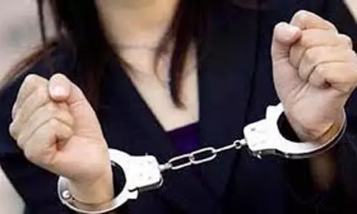 Moradabad: सोने-चांदी के जेवरात चुराने वाली महिला कर्मचारी पकड़ी गई