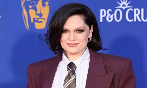 Jessie J ने कैंसर से उबरने से पहले समरटाइम बॉल में विदाई ली
