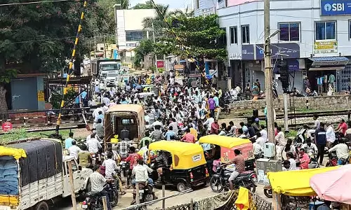 हगरीबोम्मानहल्ली: रेल यातायात की परेशानी से तंग आ चुके लोग हगरीबोम्मानहल्ली: रेल यातायात की परेशानी से तंग आ चुके लोग