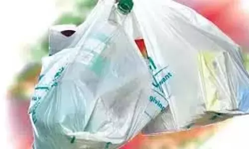 Andhra: प्लास्टिक के खिलाफ अभियान में पुरानी साड़ियों को बैग की तरह सिल दिया जाएगा