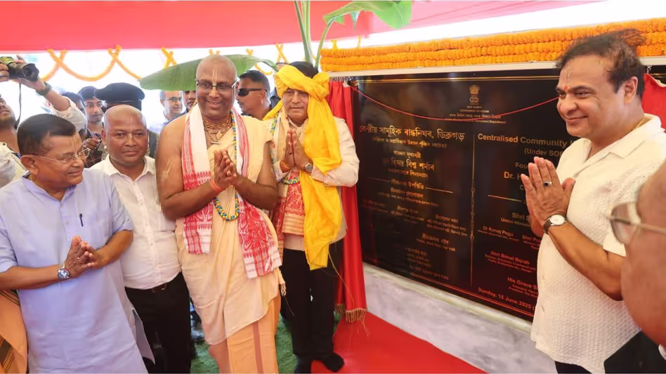 हिमंत बिस्वा सरमा ने Dibrugarh में केंद्रीकृत मध्याह्न भोजन रसोई की आधारशिला रखी