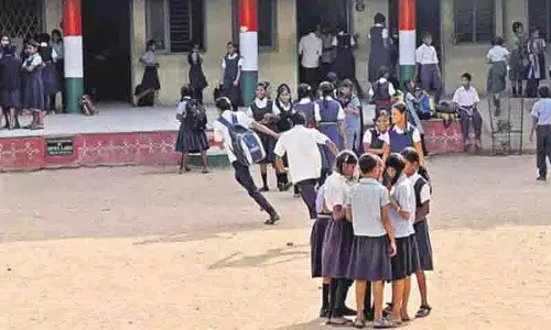 Hyderabad में सरकारी स्कूल किराए के परिसर में चल रहे