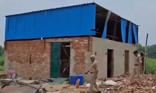 पटाखा फैक्ट्री में विस्फोट, 4 मजदूरों की मौत 6 घायल, VIDEO पटाखा फैक्ट्री में विस्फोट, 4 मजदूरों की मौत 6 घायल, VIDEO