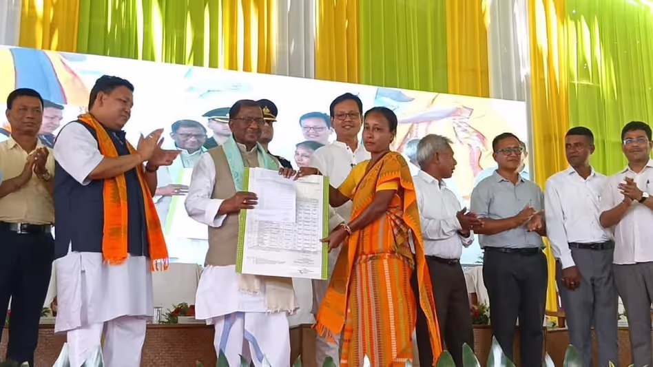Assam : बीटीआर सरकार ने भूमिहीनों को भूमि अधिकार देने के लिए मिशन विश्वमूति 2.0 का शुभारंभ किया Assam : बीटीआर सरकार ने भूमिहीनों को भूमि अधिकार देने के लिए मिशन विश्वमूति 2.0 का शुभारंभ किया