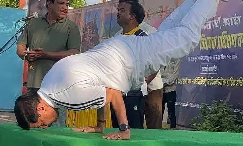 MP: सीएम ने पचमढ़ी में बीजेपी प्रशिक्षण सत्र के दौरान काकासन MP: सीएम ने पचमढ़ी में बीजेपी प्रशिक्षण सत्र के दौरान काकासन