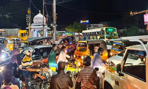 वीसीके की रैली से यातायात बाधित होने के बाद तिरुचि के निवासियों ने राजनीतिक सभाओं पर प्रतिबंध लगाने की मांग की