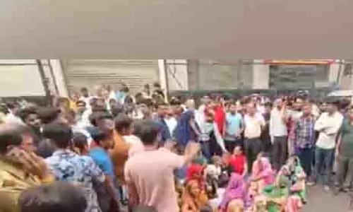 Mathura में इमारत ढहने के बाद विरोध प्रदर्शन, प्रशासन ने मुआवज़े और आवास का आश्वासन दिया