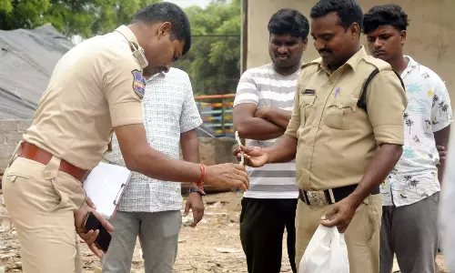 Hyderabad: बिजली का तार टूटा, फुटपाथ पर सो रहे 2 लोगों की मौत