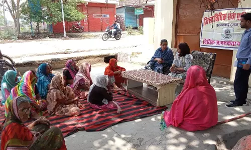 Dausa: जागरूकता अभियान में वरिष्ठ नागरिकों को बताए गए उनके कानूनी अधिकार Dausa: जागरूकता अभियान में वरिष्ठ नागरिकों को बताए गए उनके कानूनी अधिकार