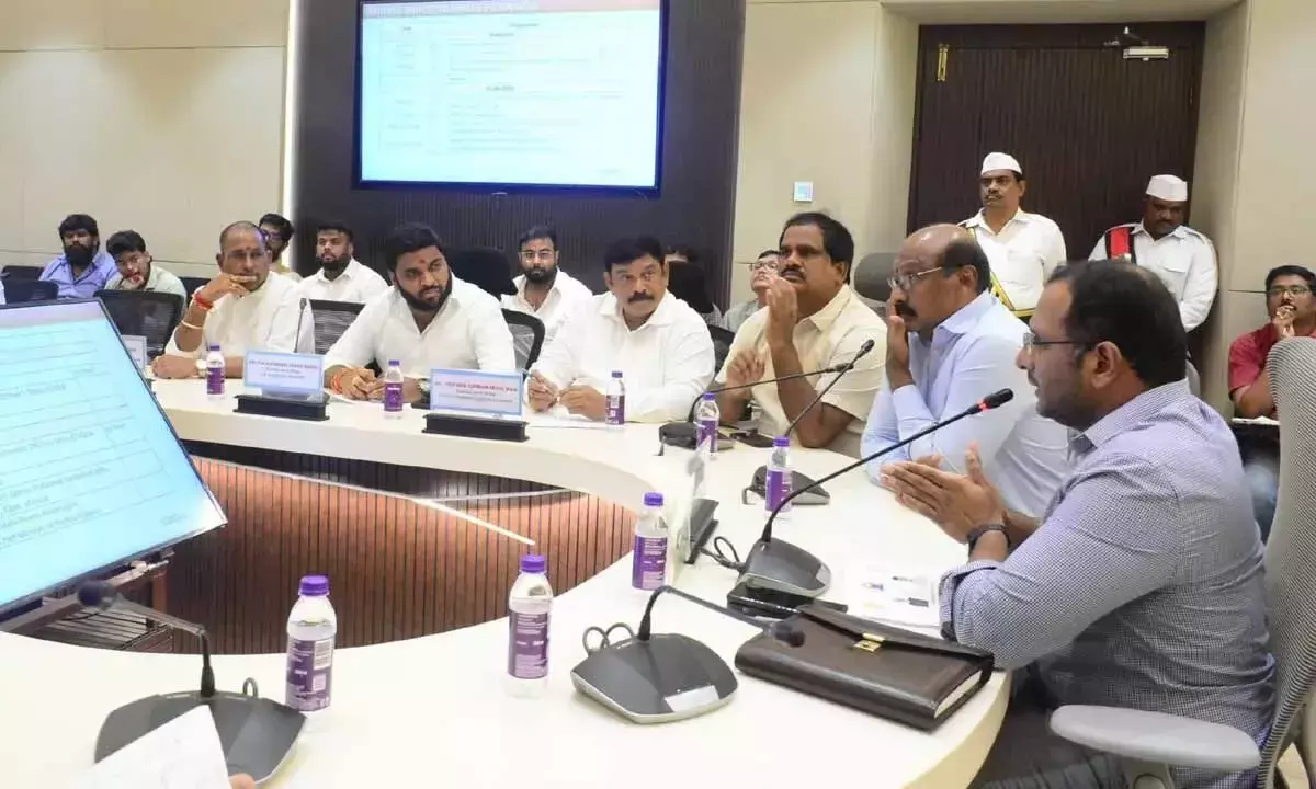 Andhra: योग दिवस के लिए जिला प्रशासन ने किए सभी प्रयास Andhra: योग दिवस के लिए जिला प्रशासन ने किए सभी प्रयास