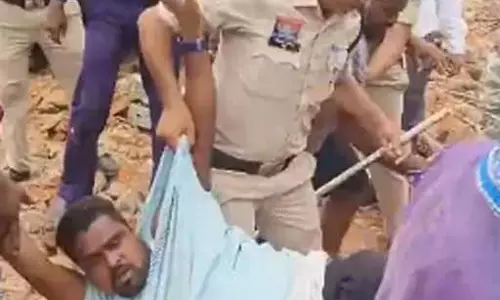 पार्षद पुत्र गिरफ्तार, प्रशासन की जेसीबी में चढ़कर कार्य में डाला बाधा