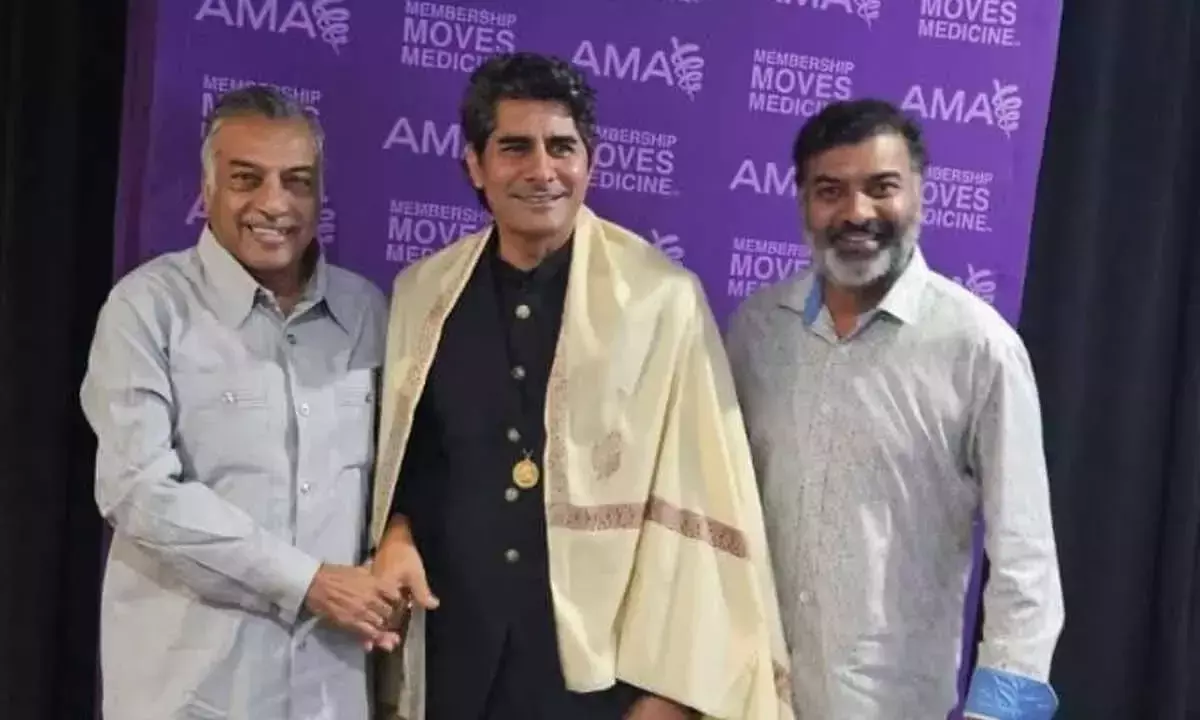 Andhra: विहिप प्रमुख ने एएमए अध्यक्ष बॉबी मुक्कमाला को सम्मानित किया Andhra: विहिप प्रमुख ने एएमए अध्यक्ष बॉबी मुक्कमाला को सम्मानित किया
