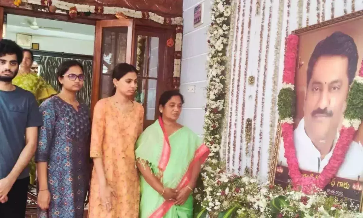 Andhra: विधायक सुनीता ने मगंती गोपीनाथ के परिवार के प्रति संवेदना व्यक्त की