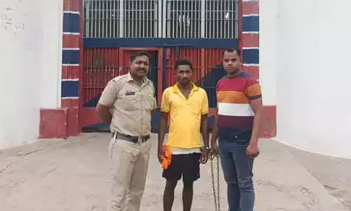 लड़की को देखकर डोला युवक का दिल, सड़क में कर डाला ऐसी हरकत, गिरफ्तार लड़की को देखकर डोला युवक का दिल, सड़क में कर डाला ऐसी हरकत, गिरफ्तार