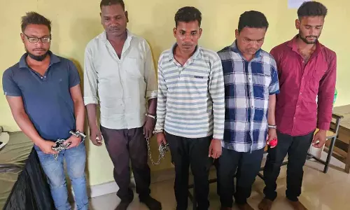 रेत माफिया के गुर्गे गिरफ्तार, खंभे में बांधकर युवक के साथ किए थे मारपीट