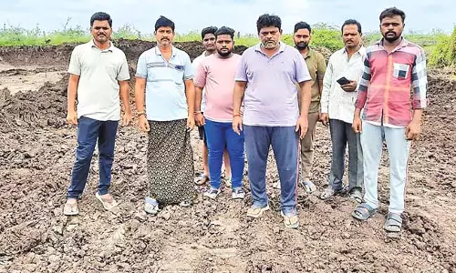 Amravati : राजधानी में मिट्टी चोर किसानों के खेतों में बड़े पैमाने पर खुदाई Amravati : राजधानी में मिट्टी चोर किसानों के खेतों में बड़े पैमाने पर खुदाई