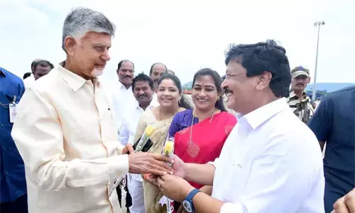 Andhra : सीएम चंद्रबाबू ने विशाखापत्तनम में योग दिवस की व्यवस्था का निरीक्षण किया Andhra : सीएम चंद्रबाबू ने विशाखापत्तनम में योग दिवस की व्यवस्था का निरीक्षण किया