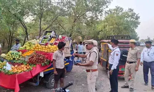 Shimla-Kalka राजमार्ग पर 8 अवैध विक्रेताओं का चालान Shimla-Kalka राजमार्ग पर 8 अवैध विक्रेताओं का चालान